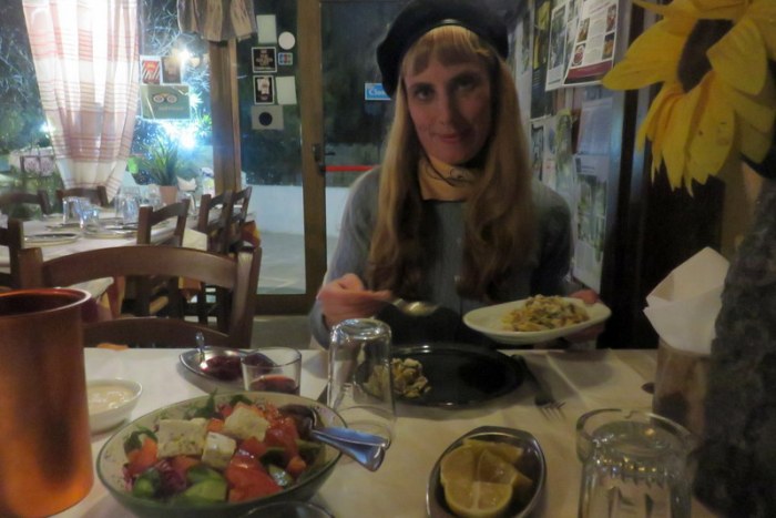 Mezze eten in Taverna Skourouvinnos, Limassol